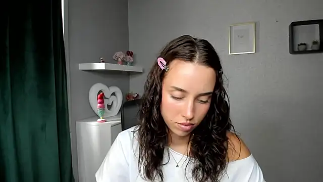 Snapshot of AdeleSolo chatting on 06-27-26, 01:17 AdeleSolo online show from 06-27-26, 01:17