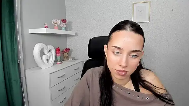 AdeleSolo online show from 03-25-26, 06:24