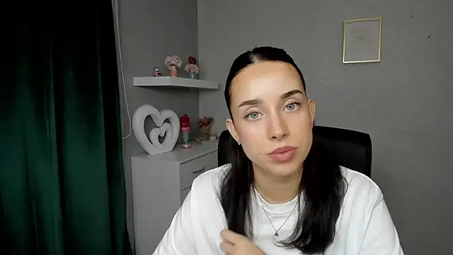 Snapshot of AdeleSolo chatting on 05-27-26, 05:37 AdeleSolo online show from 05-27-26, 05:37