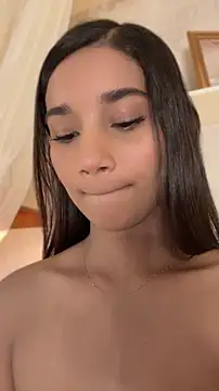 AlessiaVallmont online show from 04-15-26, 08:09