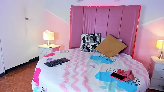  ashley thompson  online show from 02-21-26, 08:00