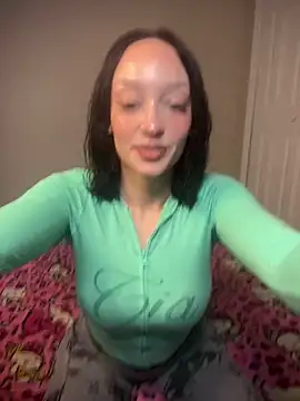 strwbrrymilk online show from 04-04-26, 01:34