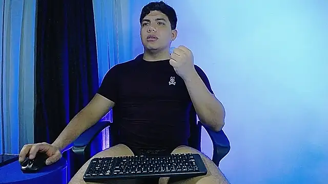 Snapshot of Uriel_Ray_ chatting on 03-02-26, 09:33 Uriel Ray online show from 03-02-26, 09:33