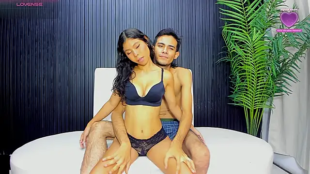 Snapshot of HoneyTrap_X chatting on 03-26-26, 08:07 HoneyTrap X online show from 03-26-26, 08:07