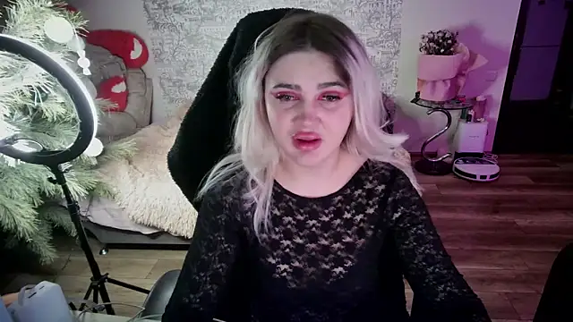 Snapshot of SlankyMic chatting on 02-25-26, 07:14 SlankyMic online show from 02-25-26, 07:14