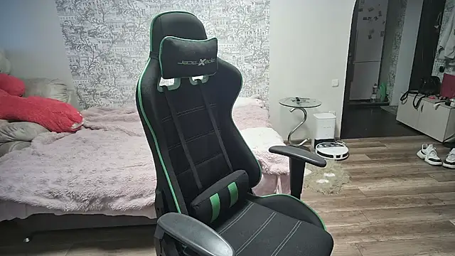 SlankyMic online show from 04-18-26, 03:25