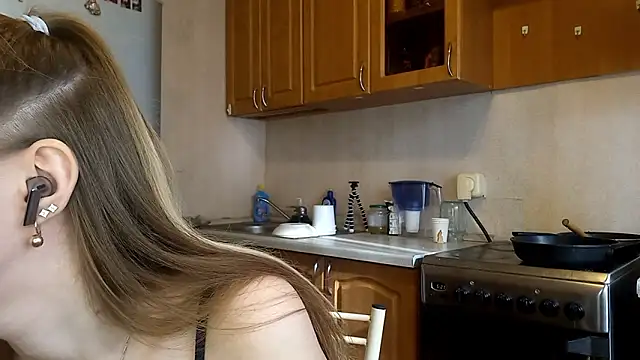 Snapshot of VictoriaDeese chatting on 02-18-26, 08:33 VictoriaDeese online show from 02-18-26, 08:33