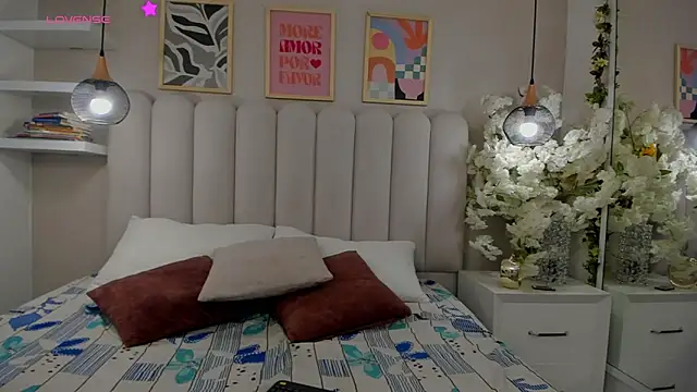 Mia Bailey  online show from 03-27-26, 03:04