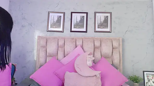 Snapshot of IsabellaRossi chatting on 05-24-26, 04:18 IsabellaRossi online show from 05-24-26, 04:18