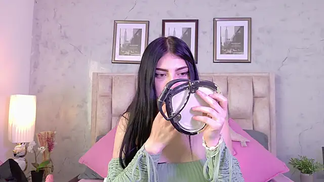 Snapshot of IsabellaRossi chatting on 05-18-26, 06:12 IsabellaRossi online show from 05-18-26, 06:12