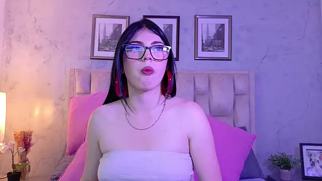 Snapshot of IsabellaRossi chatting on 05-06-26, 08:35 IsabellaRossi online show from 05-06-26, 08:35