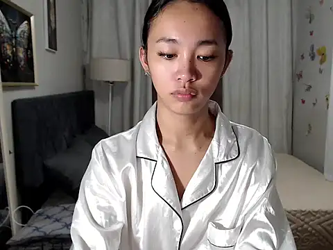 Snapshot of Ur_innocent_womenXxx chatting on 04-19-26, 01:50 Ur innocent womenXxx online show from 04-19-26, 01:50
