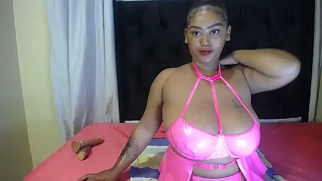 Snapshot of sexydiamond15 chatting on 05-01-26, 03:55 sexydiamond15 online show from 05-01-26, 03:55