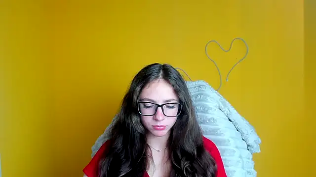 Snapshot of KissMeJulia chatting on 06-18-26, 11:26 KissMeJulia online show from 06-18-26, 11:26