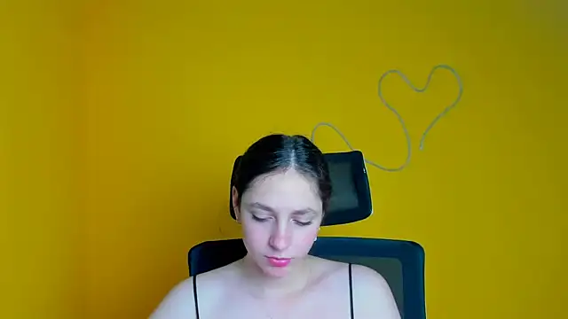 Snapshot of KissMeJulia chatting on 05-19-26, 11:06 KissMeJulia online show from 05-19-26, 11:06