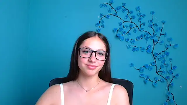 Snapshot of KissMeJulia chatting on 06-19-26, 11:27 KissMeJulia online show from 06-19-26, 11:27