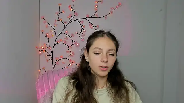 Snapshot of KissMeJulia chatting on 06-17-26, 11:20 KissMeJulia online show from 06-17-26, 11:20