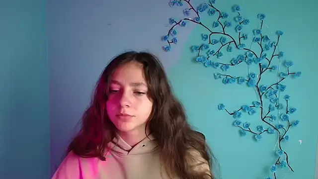 Snapshot of KissMeJulia chatting on 05-20-26, 05:37 KissMeJulia online show from 05-20-26, 05:37