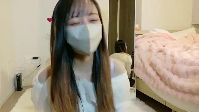 Snapshot of maichan_v chatting on 02-23-26, 01:23 maichan v online show from 02-23-26, 01:23