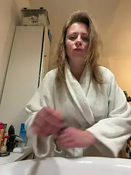 Snapshot of Frenchgirl45 chatting on 02-28-26, 07:35 Frenchgirl45 online show from 02-28-26, 07:35