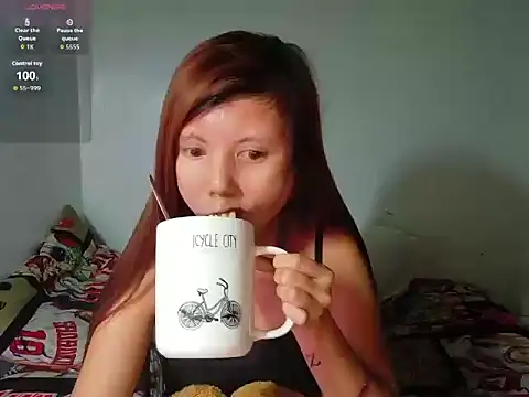 Snapshot of lady_moon09 chatting on 07-17-26, 04:43 lady moon09 online show from 07-17-26, 04:43