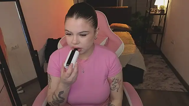 Snapshot of Monica_Dacher chatting on 02-27-26, 08:52 Monica Dacher online show from 02-27-26, 08:52