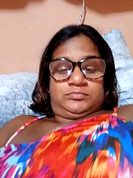 indianstrawberrylips4u online show from 04-16-26, 05:47