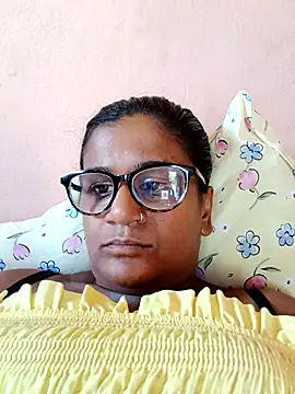 Snapshot of indianstrawberrylips4u chatting on 02-21-26, 09:33 indianstrawberrylips4u online show from 02-21-26, 09:33