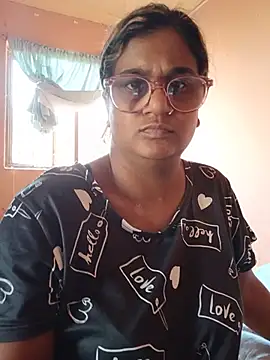 indianstrawberrylips4u online show from 07-23-26, 09:17