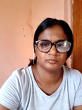 Snapshot of indianstrawberrylips4u chatting on 03-01-26, 08:14 indianstrawberrylips4u online show from 03-01-26, 08:14