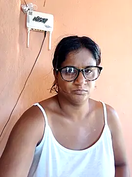 indianstrawberrylips4u online show from 03-05-26, 06:32