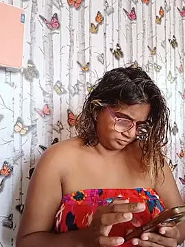 indianstrawberrylips4u online show from 07-13-26, 08:13