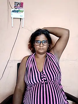 indianstrawberrylips4u online show from 04-13-26, 10:08