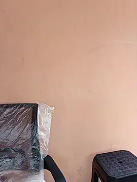 indianstrawberrylips4u online show from 03-25-26, 06:57