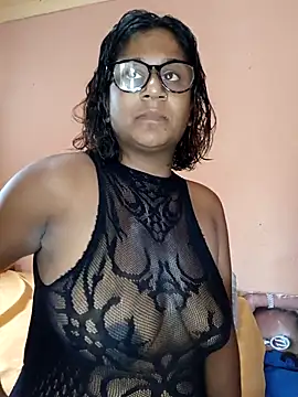 indianstrawberrylips4u online show from 04-17-26, 05:54