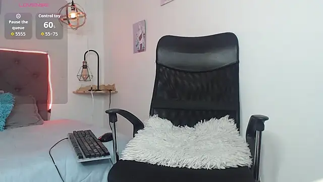 CHERRY DARCK online show from 03-08-26, 02:20