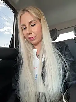 Snapshot of LisaMurr chatting on 04-21-26, 11:28 LisaMurr online show from 04-21-26, 11:28