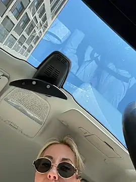 LisaMurr online show from 04-10-26, 12:12