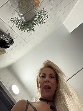 LisaMurr online show from 04-01-26, 03:09