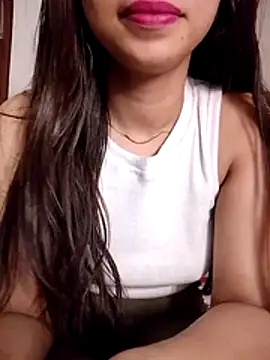 Snapshot of cute_girl_29 chatting on 07-08-26, 06:30 cute girl 29 online show from 07-08-26, 06:30