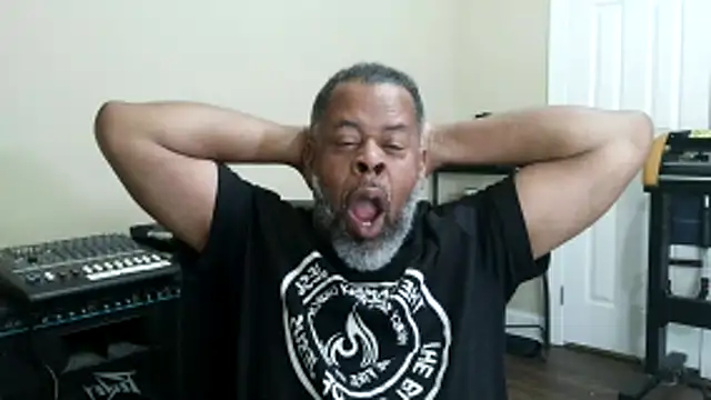 Cleozevo1961 online show from 04-18-26, 07:40