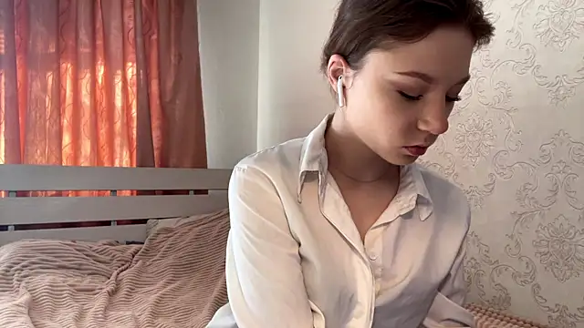 aera elese online show from 03-18-26, 09:12