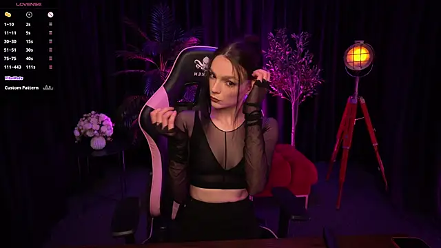 Snapshot of Wild_Alice_me chatting on 05-13-26, 04:14 Wild Alice me online show from 05-13-26, 04:14