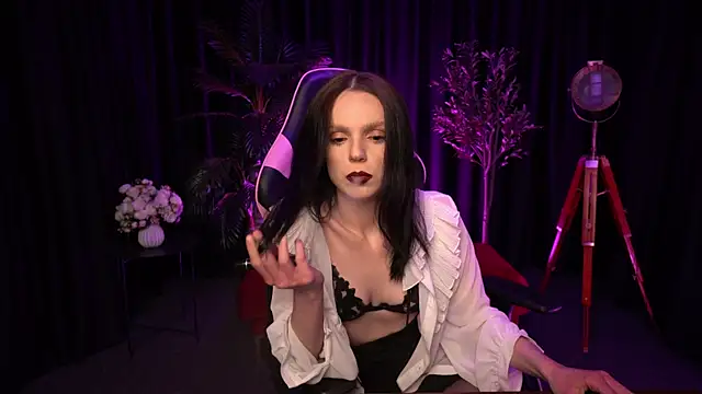 Wild Alice me online show from 04-18-26, 07:07