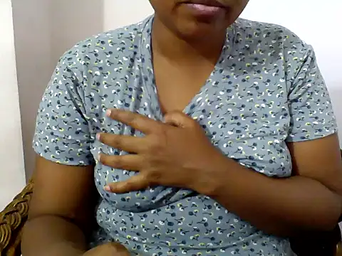 Snapshot of Angel_honeybear_143 chatting on 02-25-26, 10:26 Angel honeybear 143 online show from 02-25-26, 10:26