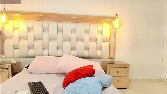 Snapshot of AzulMaveric chatting on 02-21-26, 08:11 AzulMaveric online show from 02-21-26, 08:11