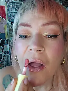 Snapshot of lady_polka chatting on 02-20-26, 06:21 lady polka online show from 02-20-26, 06:21