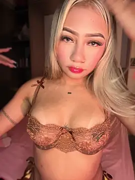 Snapshot of Dulce_Sofi_ chatting on 05-30-26, 02:07 Dulce Sofi online show from 05-30-26, 02:07