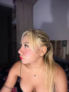Snapshot of Dulce_Sofi_ chatting on 05-28-26, 03:36 Dulce Sofi online show from 05-28-26, 03:36