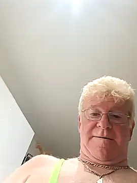 olivbisoumis online show from 04-12-26, 04:38